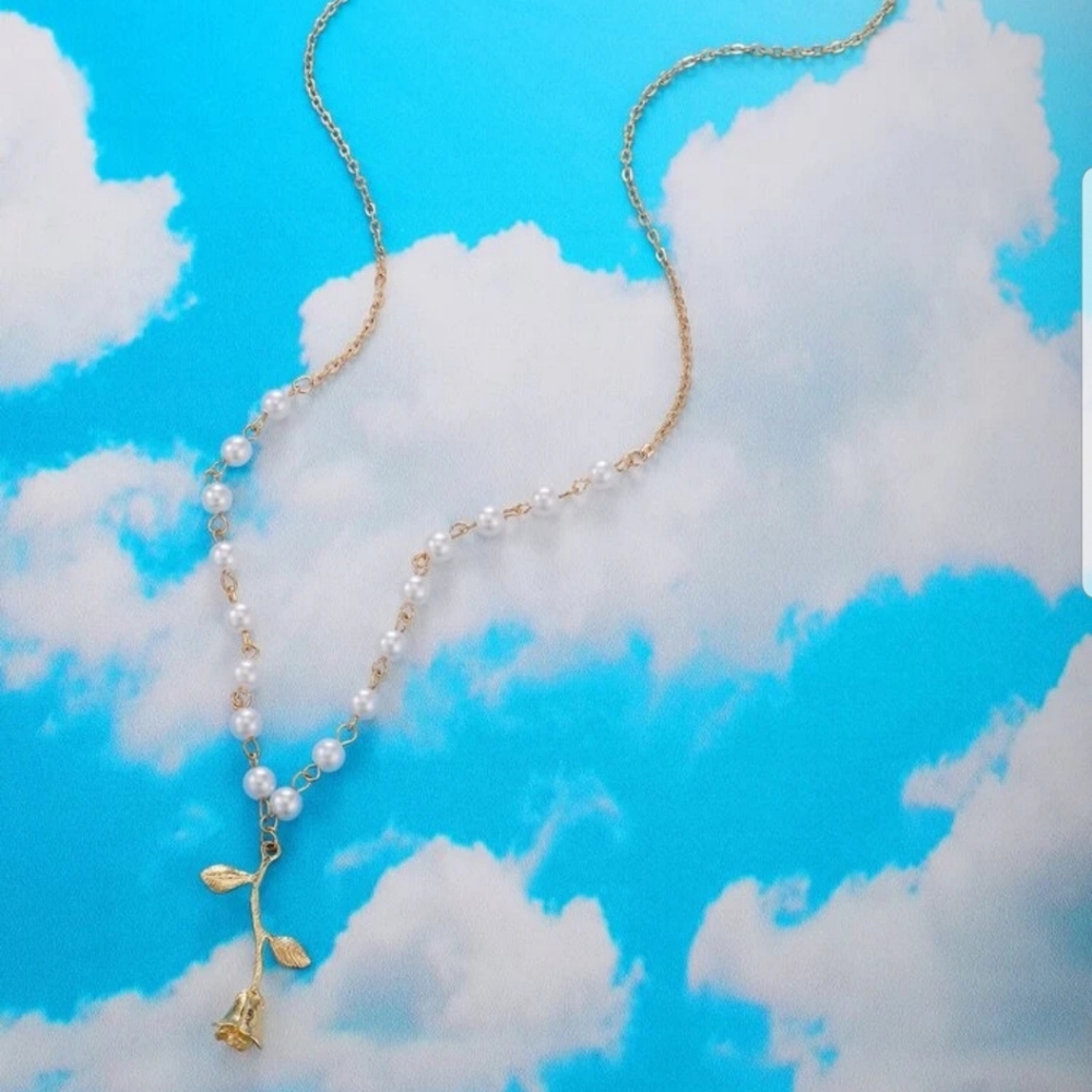 *Leighton* Pearl and Rose Necklace - Picture 4 of 5
